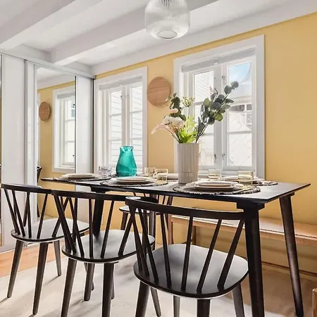 Dinbnb Homes I Bergen's #1 I Jacuzzi & Fireplace & Balcony *