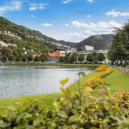 Semesterbostad Dinbnb Homes I Bergen's #1 I Jacuzzi & Fireplace & Balcony