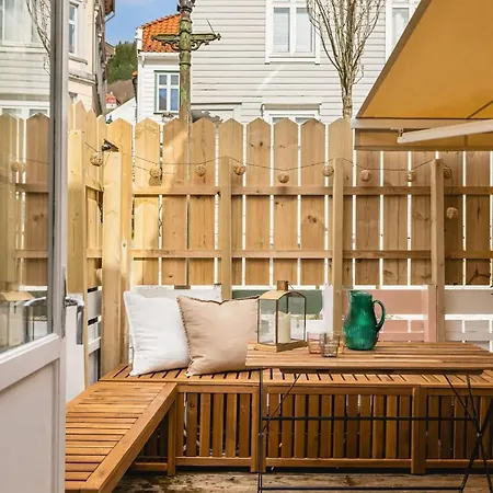Feriehus Dinbnb Homes I Bergen's #1 I Jacuzzi & Fireplace & Balcony