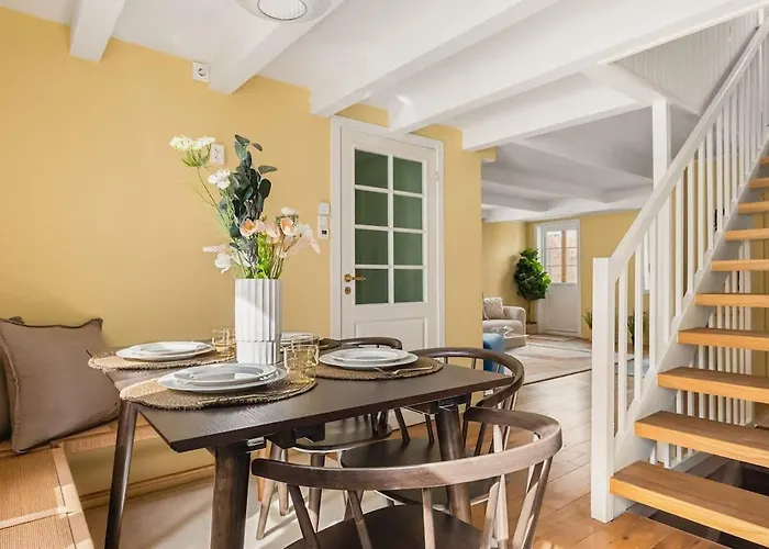 Feriehus Dinbnb Homes I Bergen's #1 I Jacuzzi & Fireplace & Balcony *