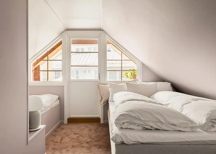 Dinbnb Homes I Bergen's #1 I Jacuzzi & Fireplace & Balcony Bergen