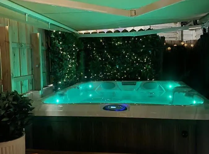 Dom wakacyjny Dinbnb Homes I Bergen's #1 I Jacuzzi & Fireplace & Balcony *