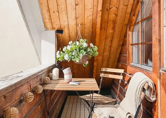 Dinbnb Homes I Bergen's #1 I Jacuzzi & Fireplace & Balcony * Bergen