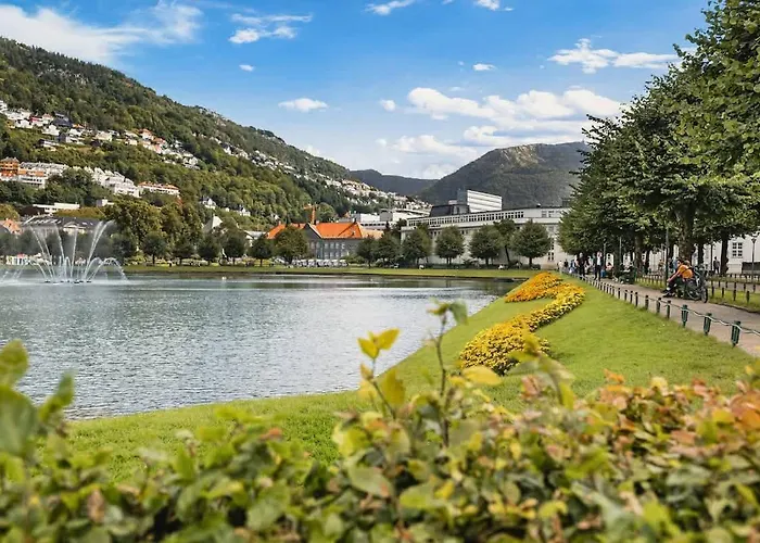 Vakantiehuis Dinbnb Homes I Bergen's #1 I Jacuzzi & Fireplace & Balcony