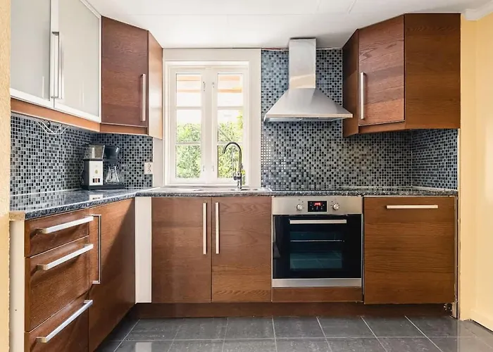 Dom wakacyjny Dinbnb Homes I Bergen's #1 I Jacuzzi & Fireplace & Balcony *