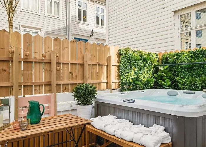 Dinbnb Homes I Bergen's #1 I Jacuzzi & Fireplace & Balcony Feriehus Bergen