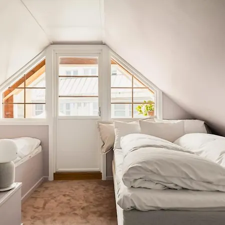 Dinbnb Homes I Bergen's #1 I Jacuzzi & Fireplace & Balcony Bergen