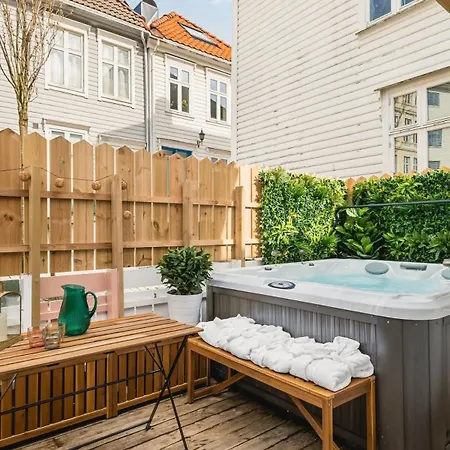 Dinbnb Homes I Bergen's #1 I Jacuzzi & Fireplace & Balcony Hébergement de vacances Bergen